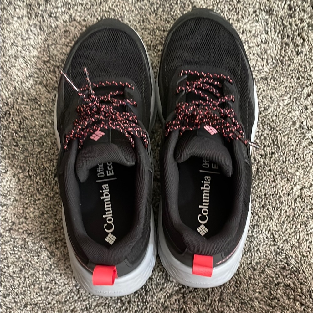 Black and salmon Columbia shoes - Picture 3 of 6